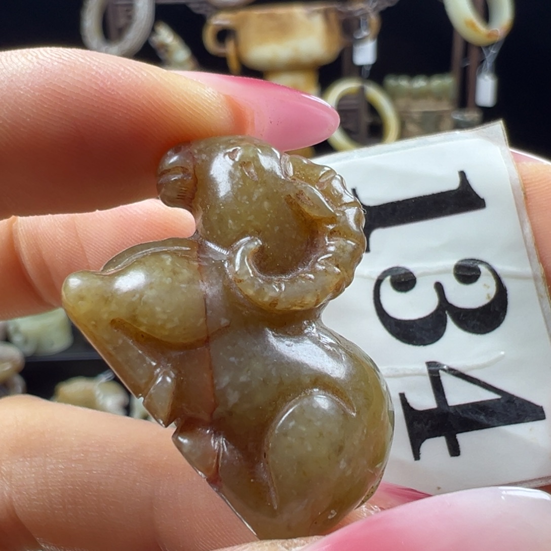 和田玉未镶嵌把件