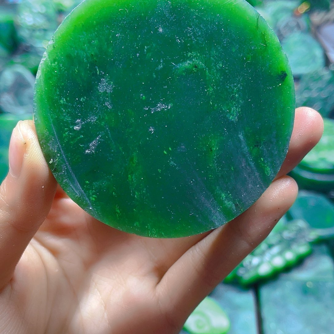 和田玉（碧玉）未镶嵌珠宝奇石