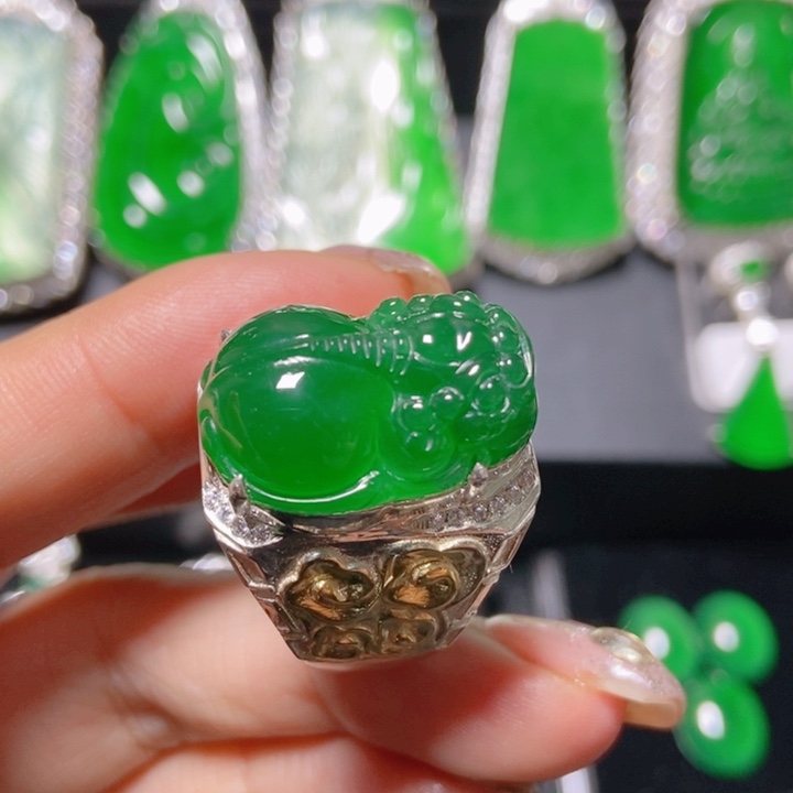 翡翠银S925镶嵌颈饰翡翠