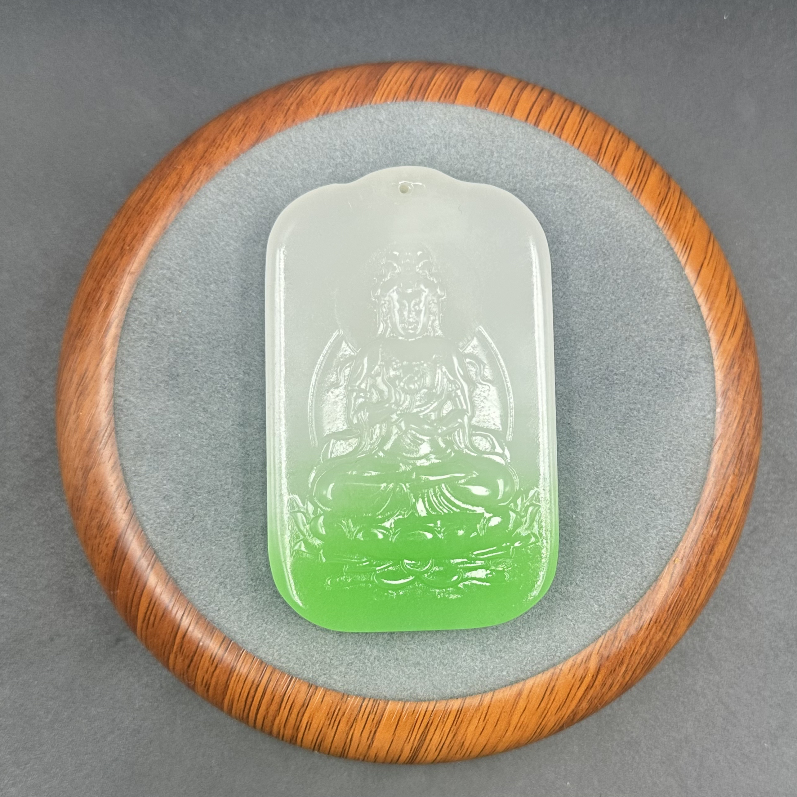 俏绿色坐莲观音挂件