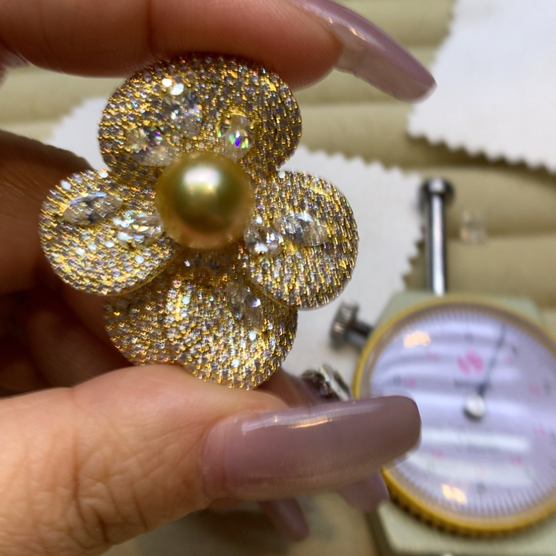 未镶嵌胸饰海水珍珠