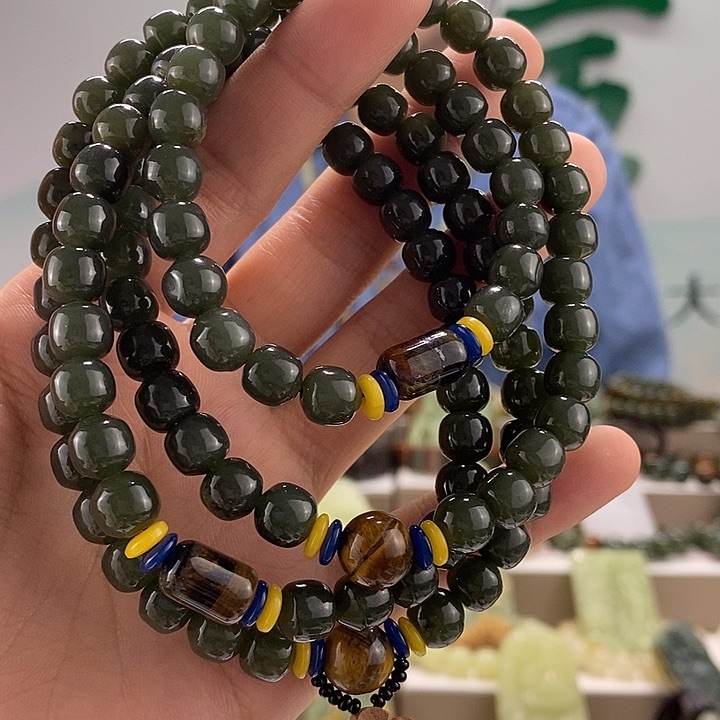 透闪石质玉手链未镶嵌有瑕