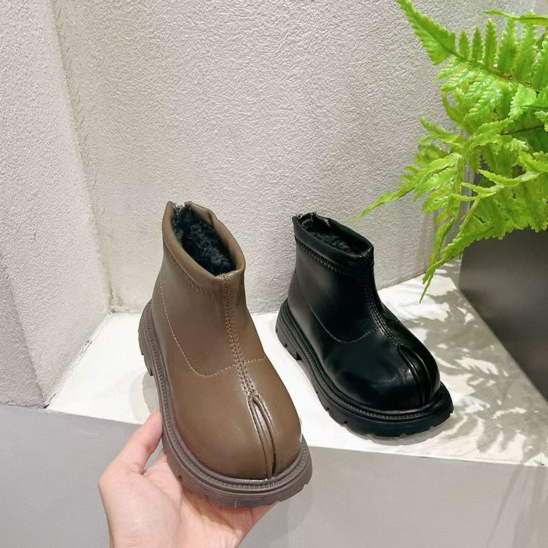 儿童2025秋季新款时尚英伦风女童皮靴烟筒公主风春秋黑色软底防滑