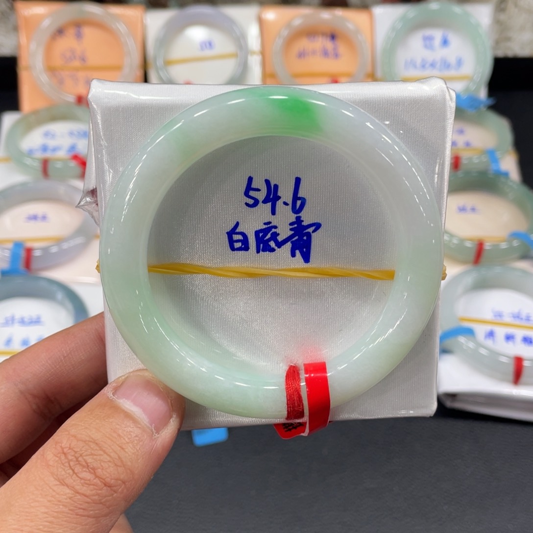 翡翠手镯未镶嵌缅甸翡翠