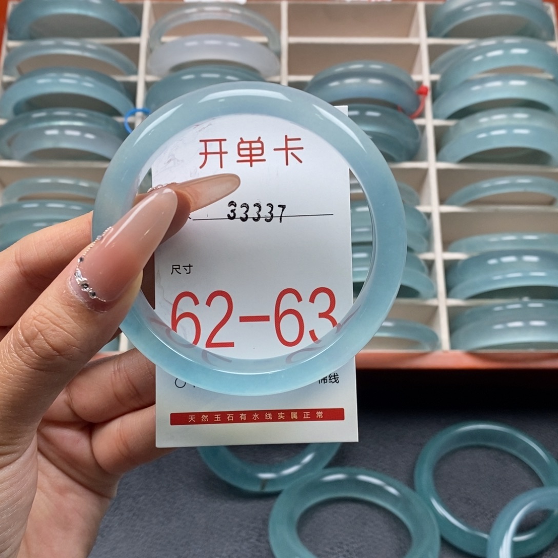 瓶***盖石英质玉未镶嵌手镯