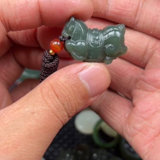 和田玉吊坠未镶嵌