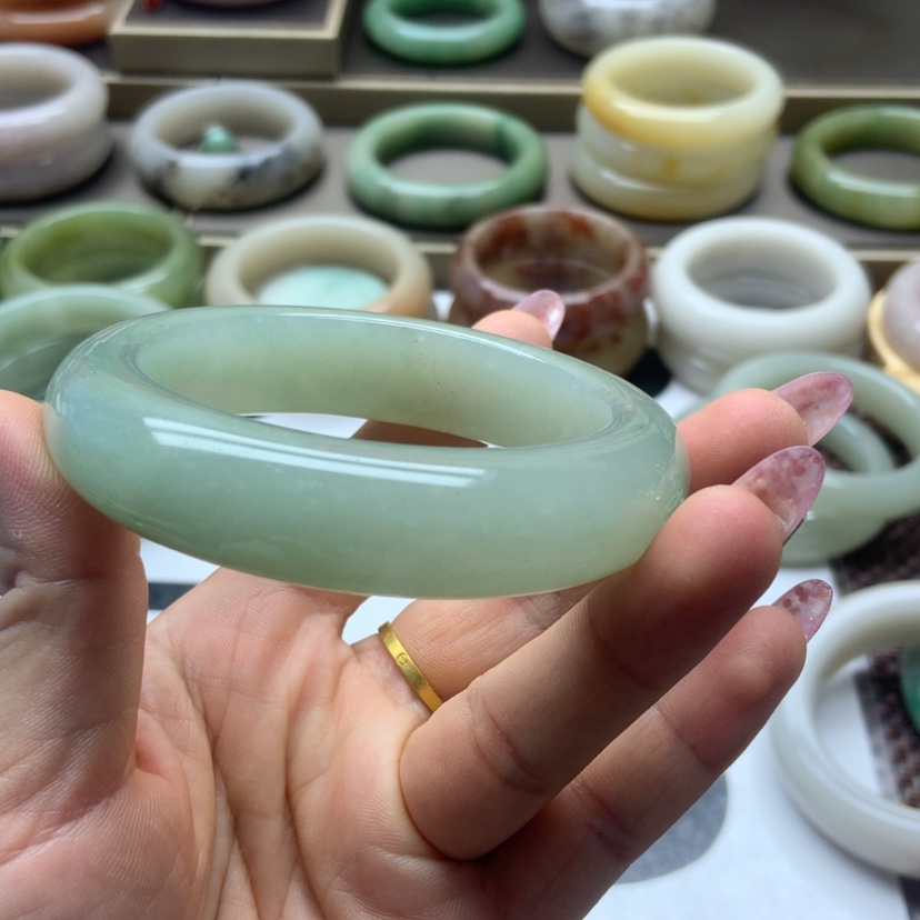 【闪购商品】石英质玉手镯未镶嵌尚*