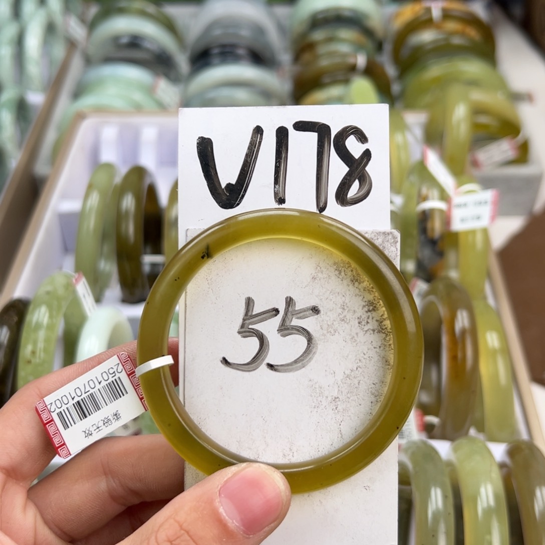 岫玉手镯未镶嵌天然岫玉