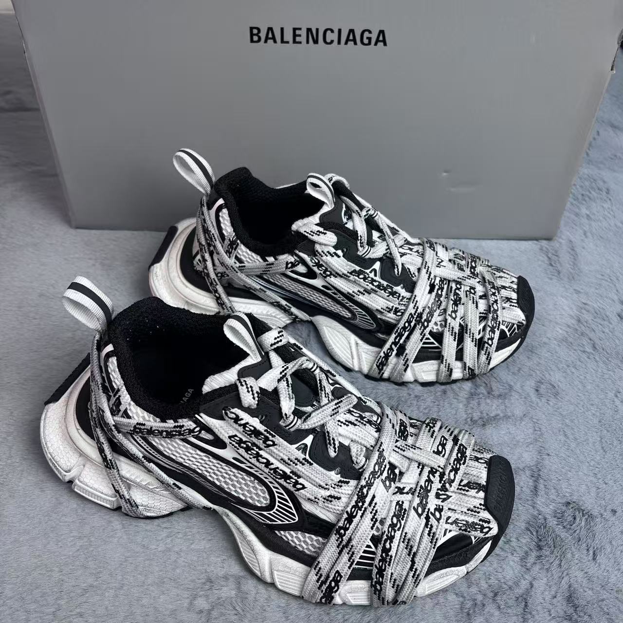 99新 Balenciaga/巴黎世家 37码！巴黎世家3xl 满印绑带做旧老爹鞋
