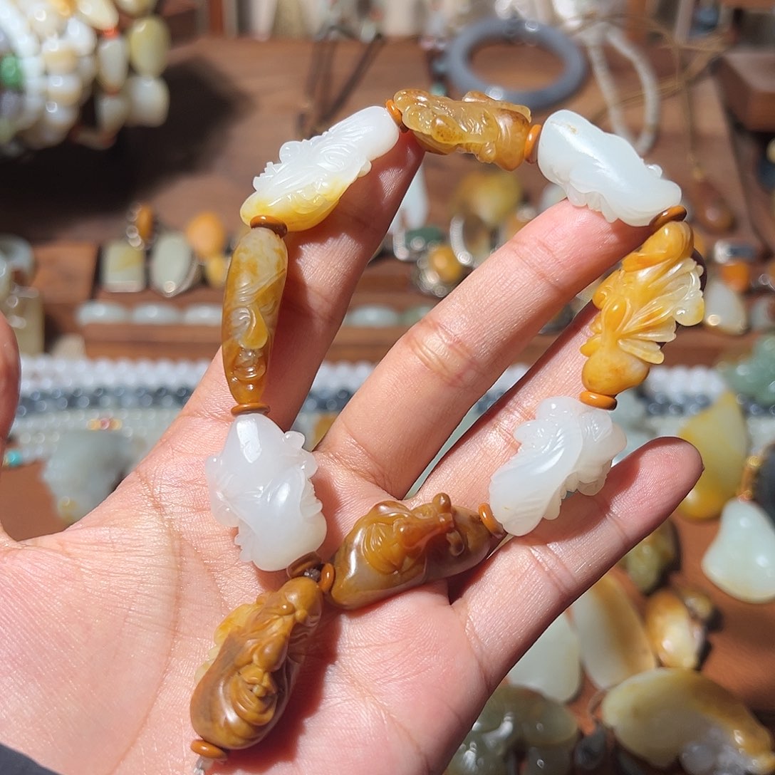 和田玉颈饰未镶嵌