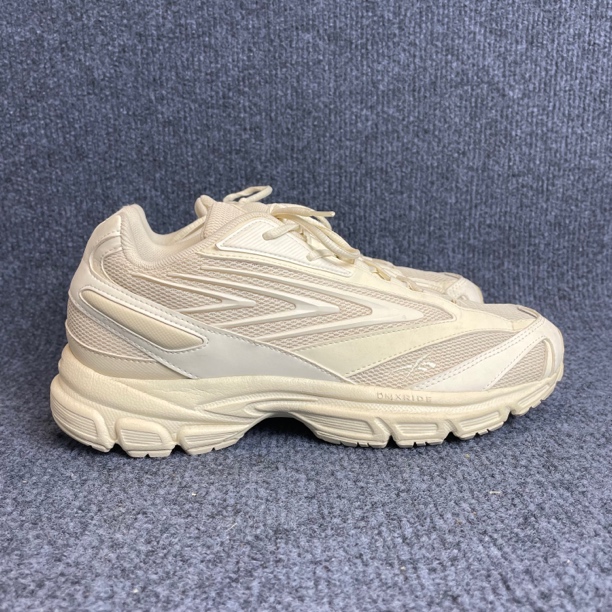 42码/Reebok织物/9新/二手正品休闲鞋/实图如下