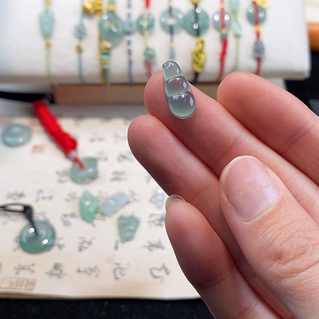 翡翠颈饰未镶嵌天然翡翠