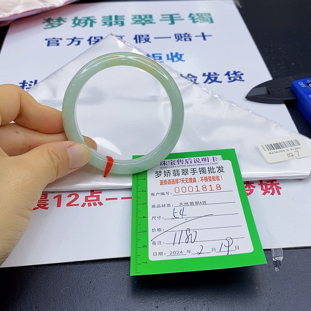 翡翠手镯未镶嵌翡翠手镯