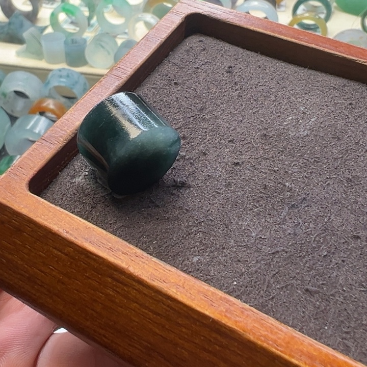 定制翡翠未镶嵌翡翠路路通