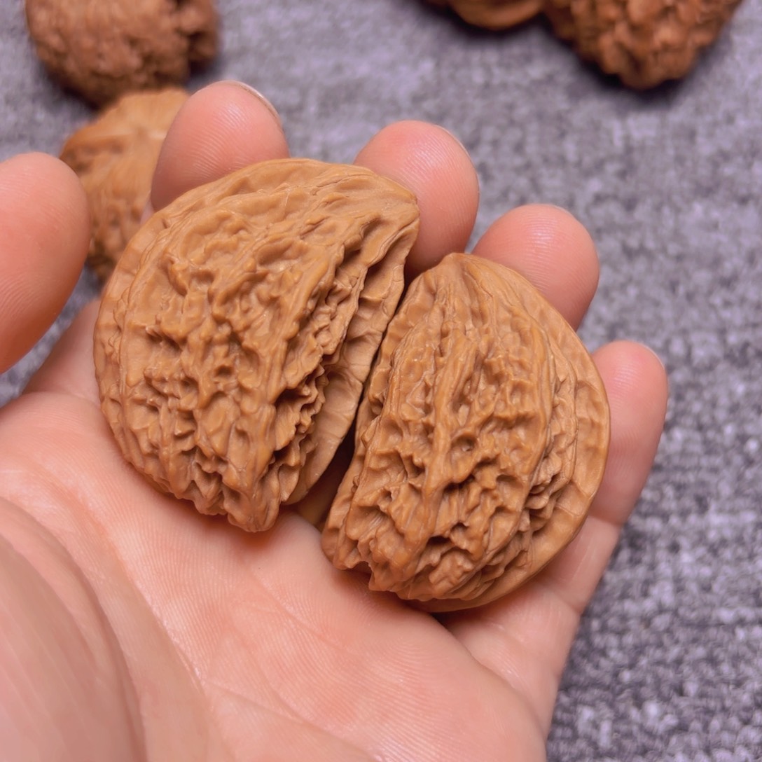 核桃把件野牛子母半壁