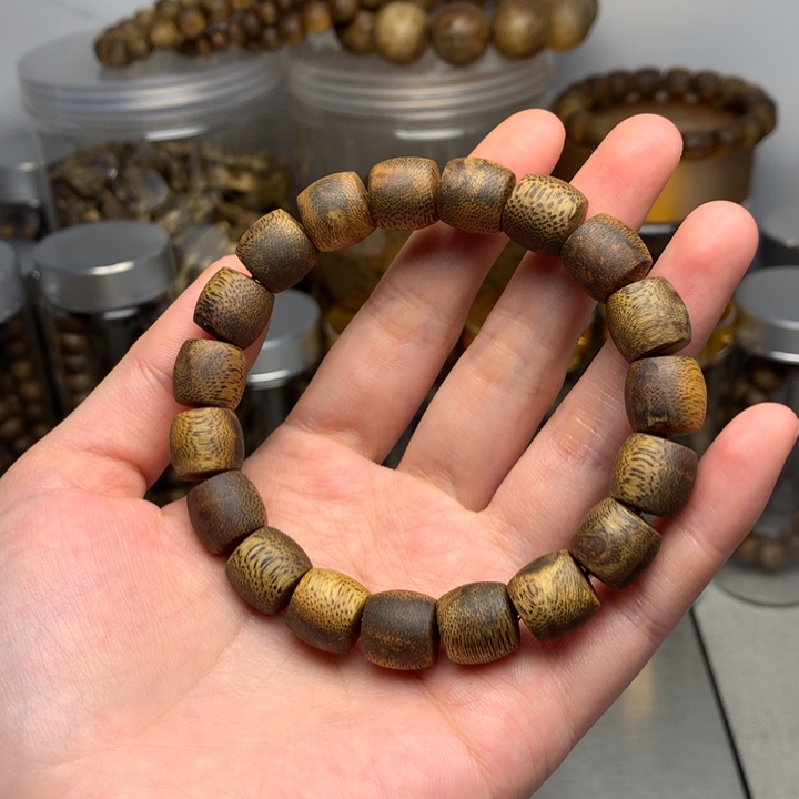 、***陈沉香沉香碎屑沉香奇楠单圈鼓珠卡11保12克+