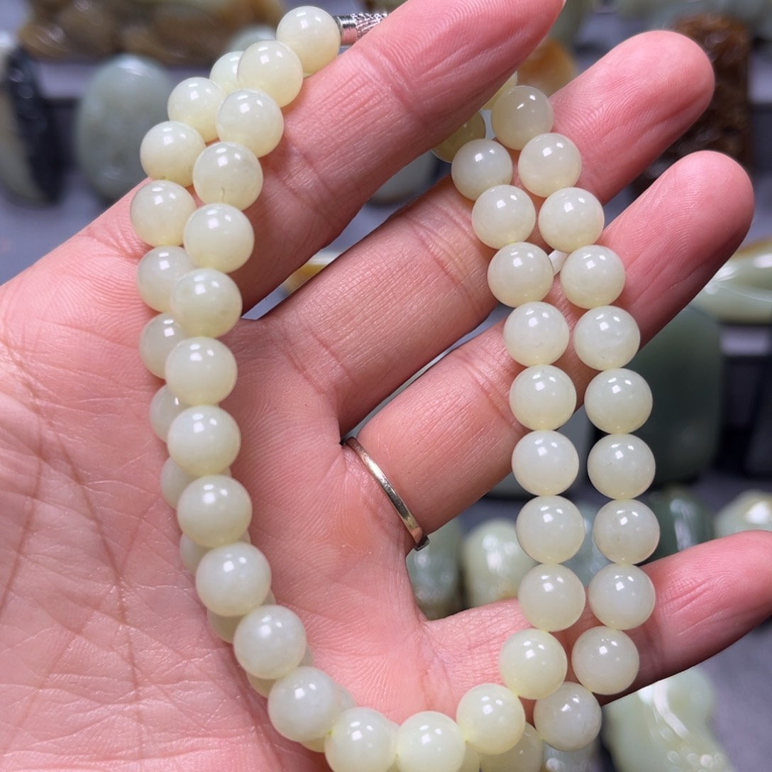 和田玉颈饰未镶嵌