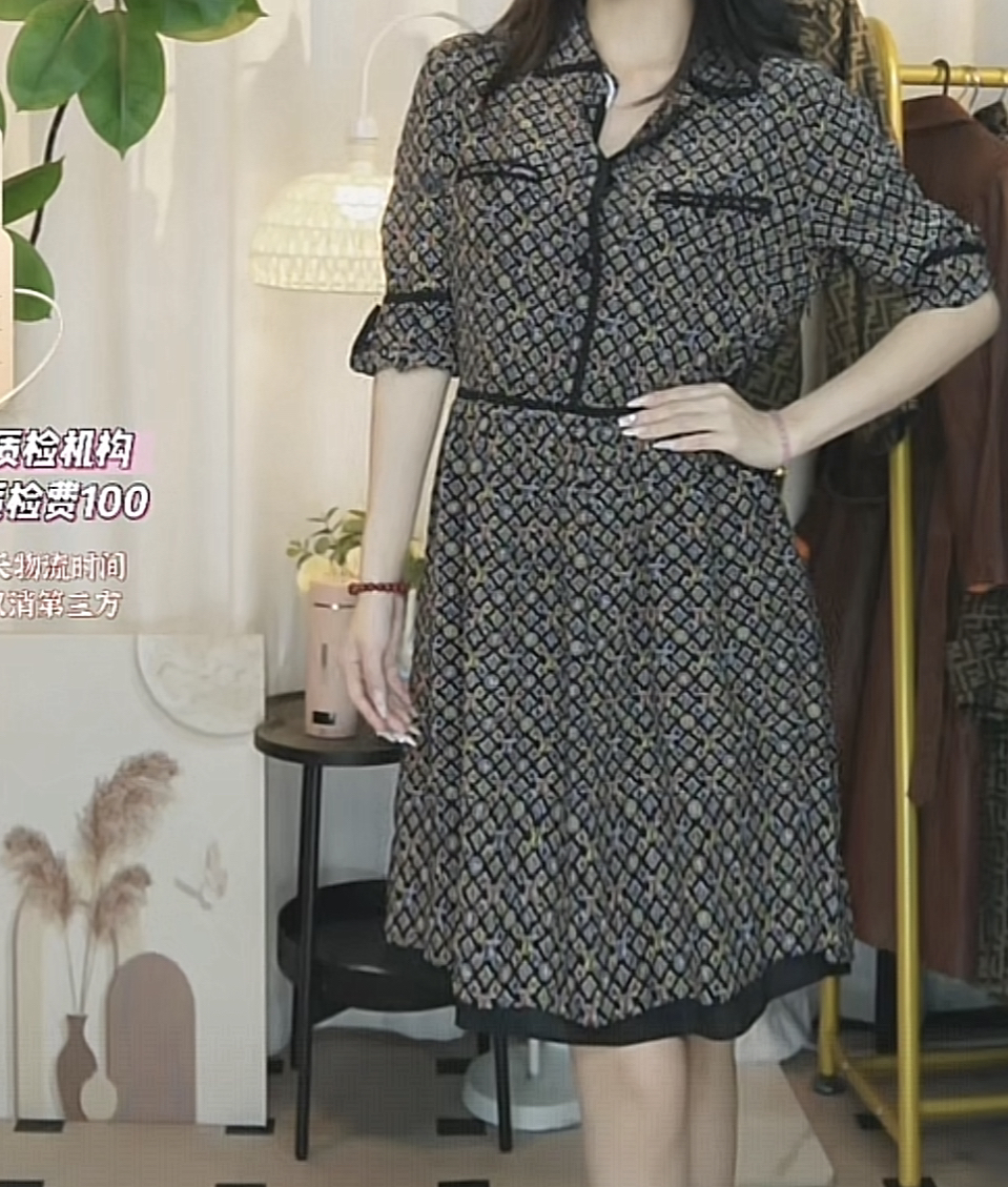 95新 LouisVuitton/路易威登 三彩老花长款连衣裙/fy3942