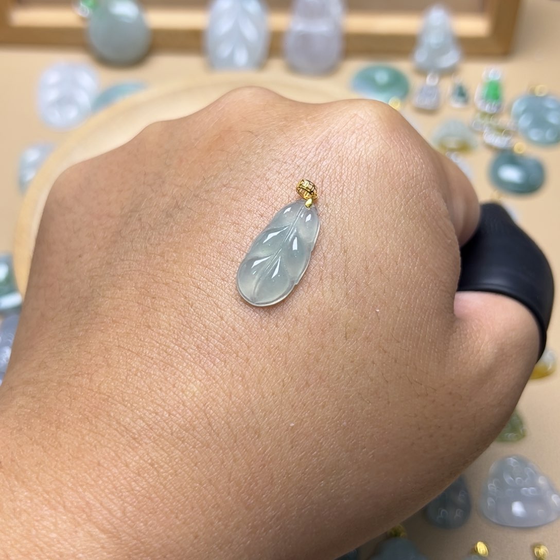 翡翠颈饰18K金镶嵌叶子