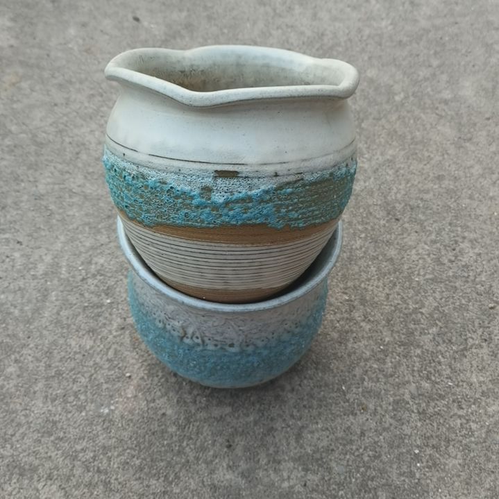 红陶瑕疵两个盆子
