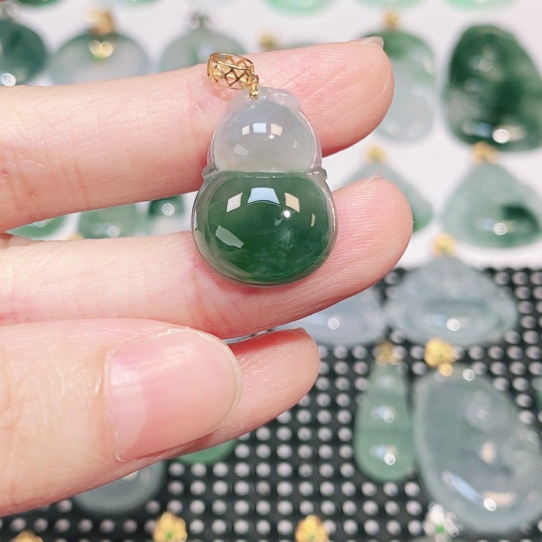 翡翠18K金镶嵌颈饰