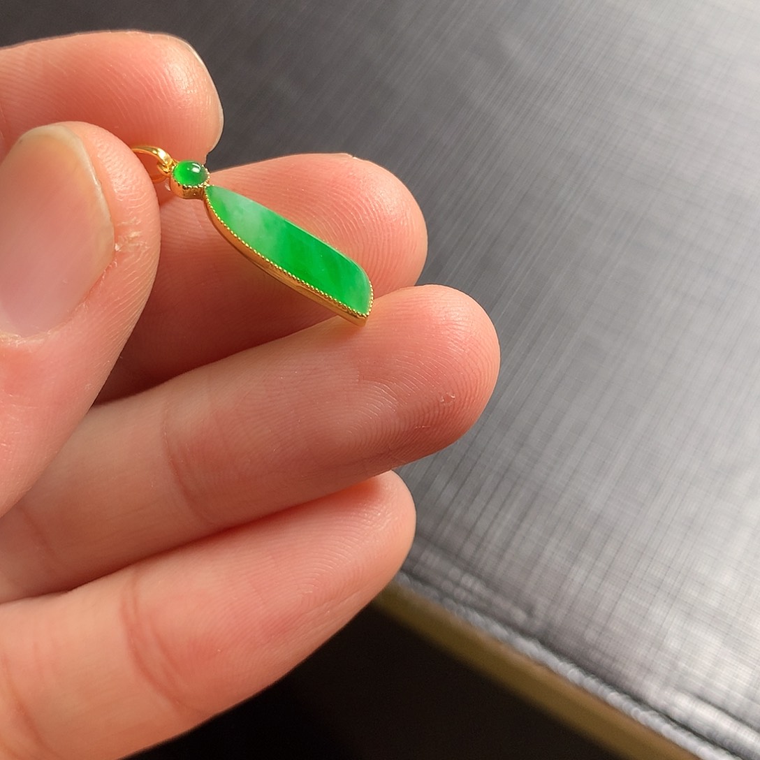 翡翠颈饰18K金镶嵌翡翠