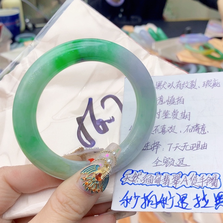 翡翠手镯未镶嵌翡翠手镯