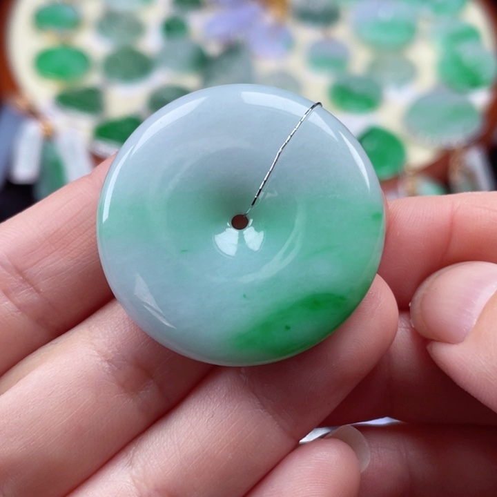 颈饰未镶嵌翡翠平安扣