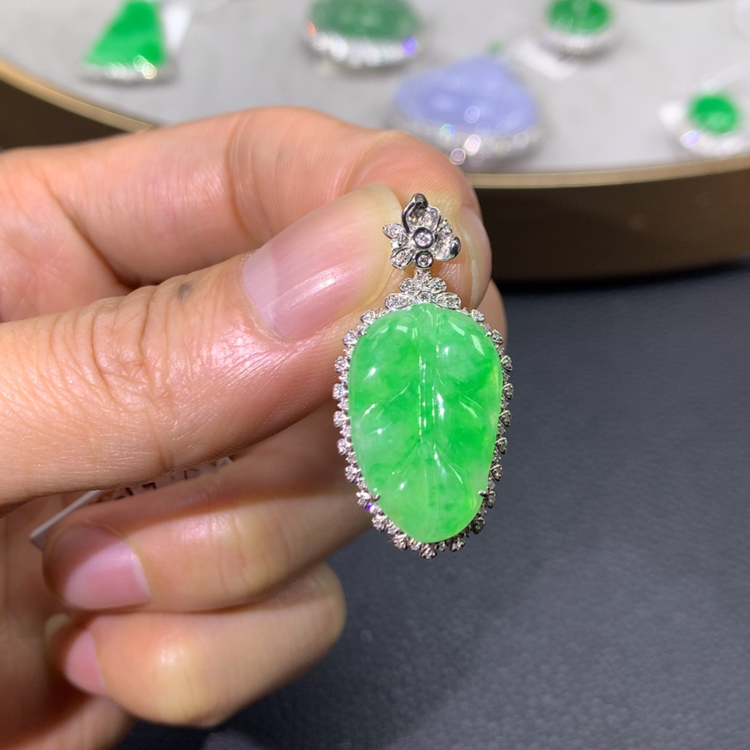 翡翠颈饰18K金镶嵌翡翠