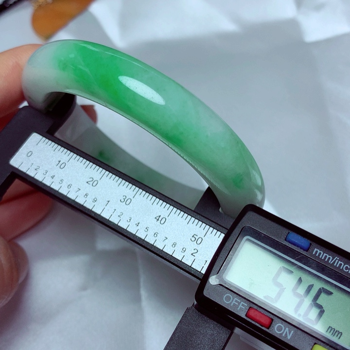 翡翠手镯未镶嵌手镯