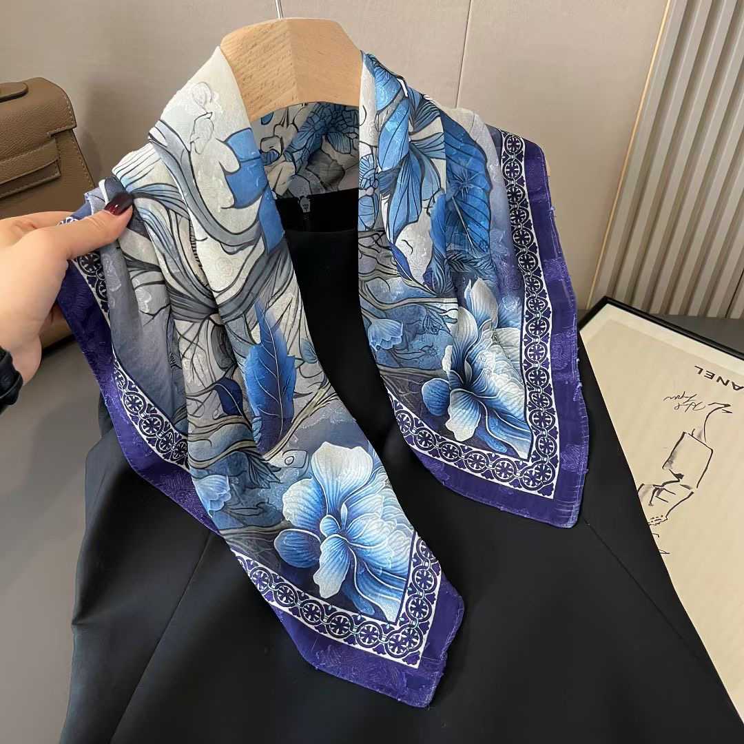 青花瓷双绉剪花方巾70*70