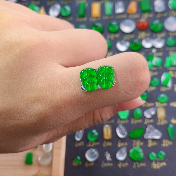 颈饰未镶嵌翡翠叶子