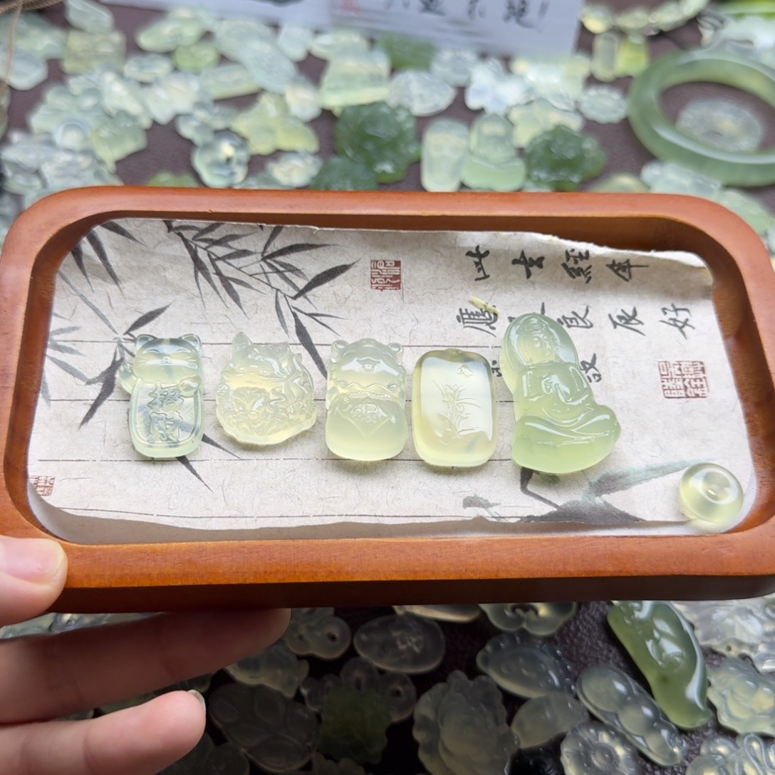 X***X蛇纹石玉合金颈饰