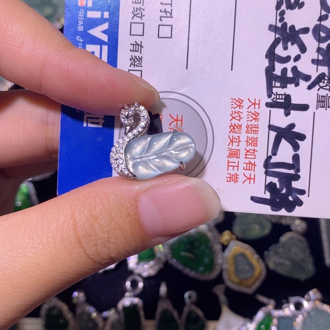 翡翠未镶嵌颈饰天然