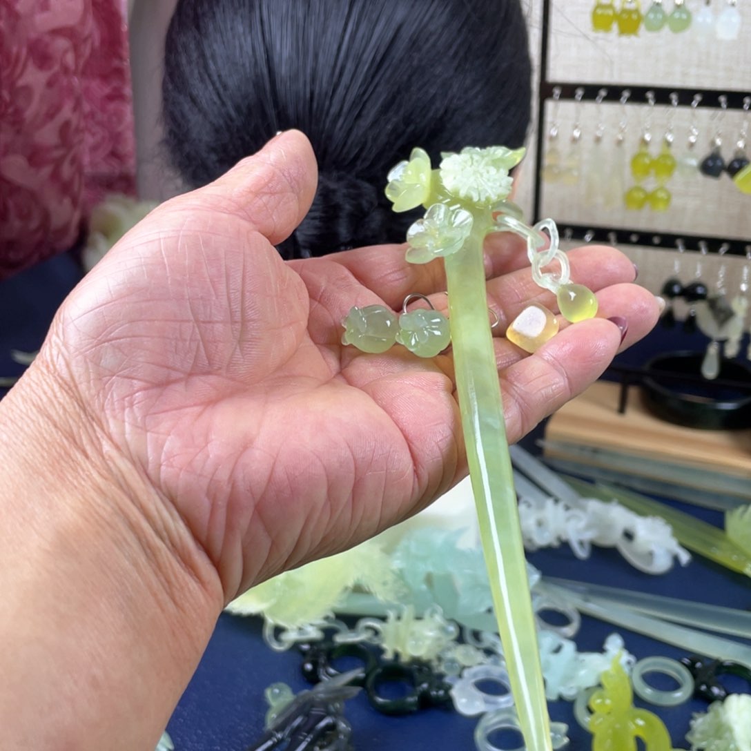 蛇纹石玉发饰未镶嵌半**田