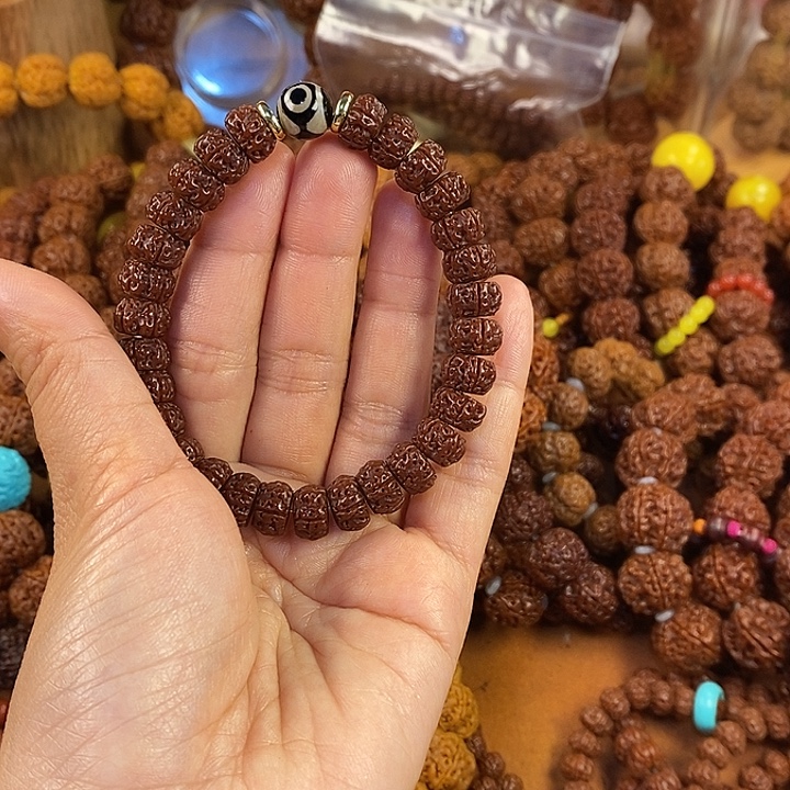 金刚菩提吊坠105藏切黑金白一物