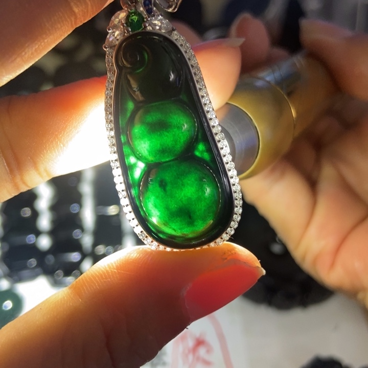 翡翠银S925镶嵌颈饰豆子墨翠