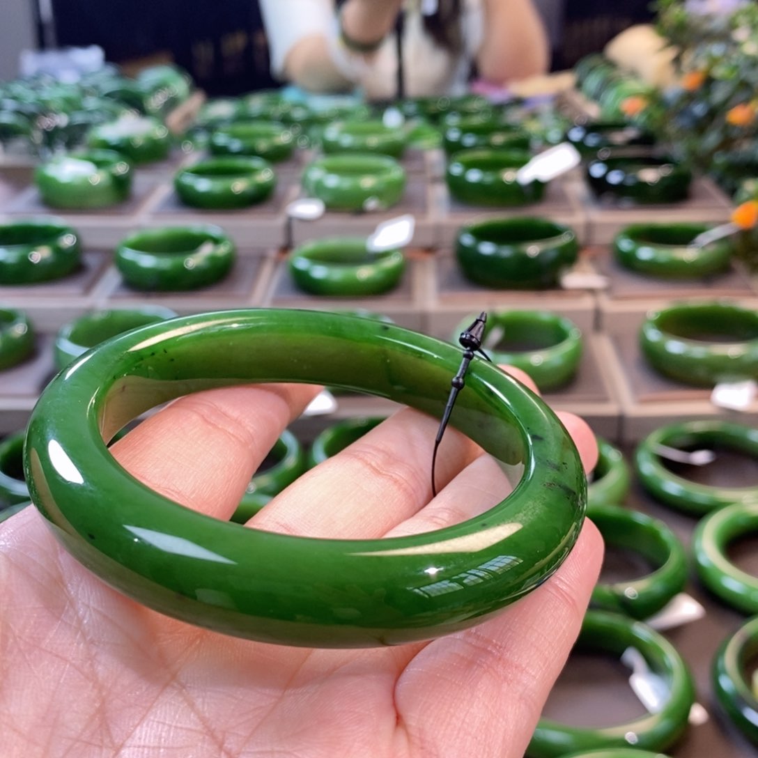 和田玉（碧玉）手镯未镶嵌坚**莓