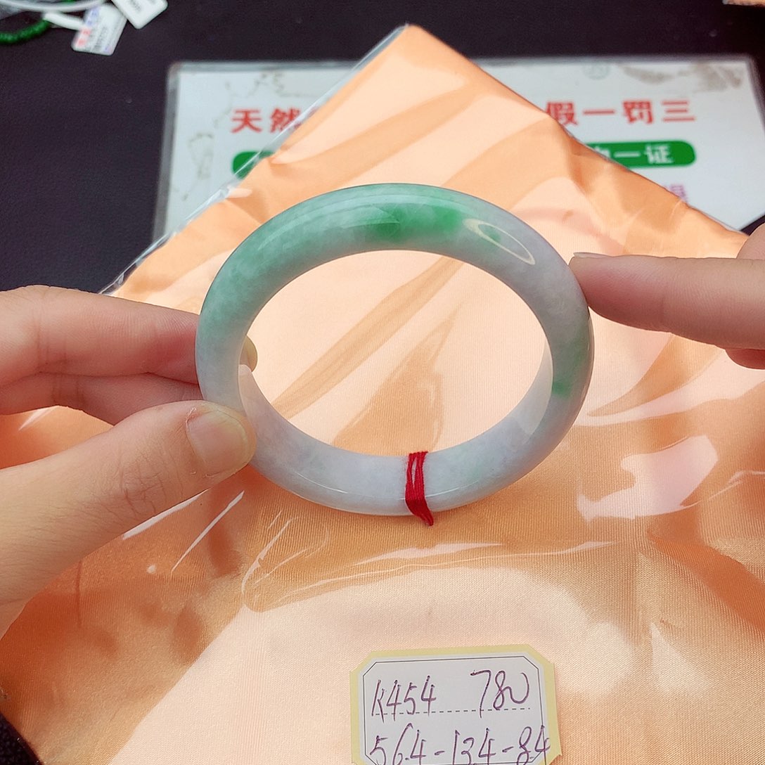 翡翠手镯未镶嵌翡翠