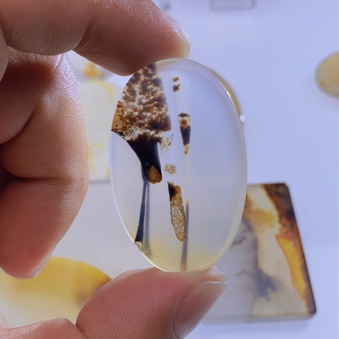 玛瑙/玉髓颈饰未镶嵌丫**?