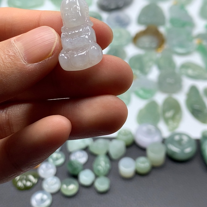 翡翠颈饰未镶嵌宝宝佛