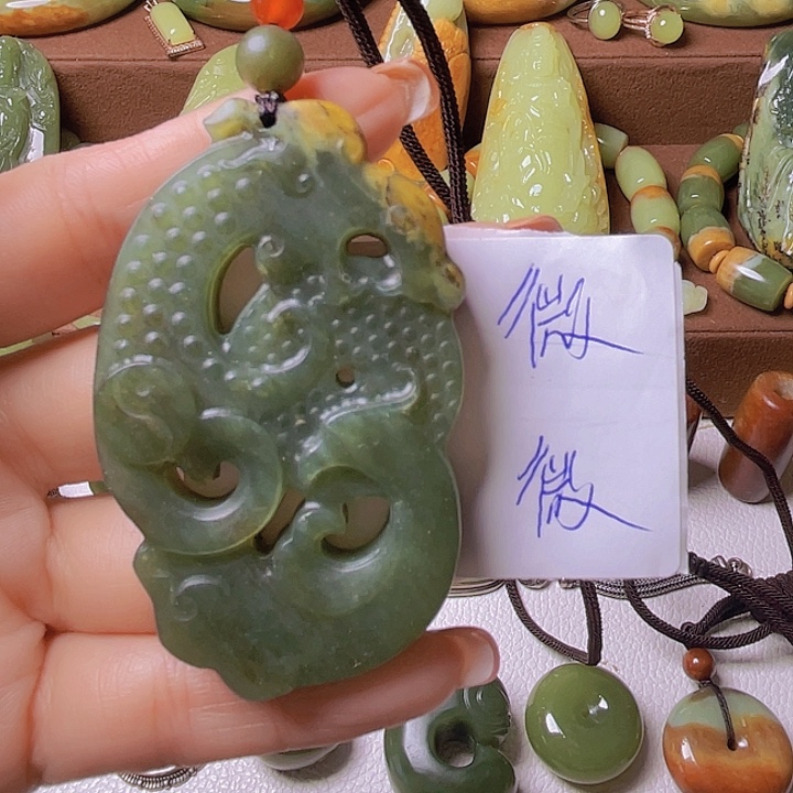 未镶嵌手串岫岩河磨玉（透闪石质玉）