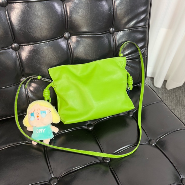 95新 LOEWE/罗意威 青苹果绿福袋斜挎包db
