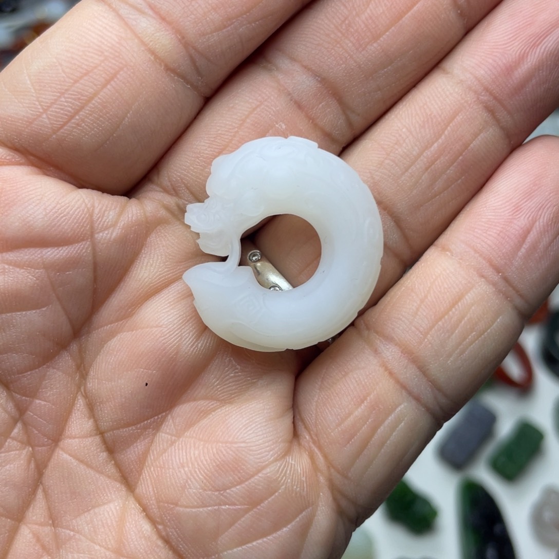 酷***醬和田玉未镶嵌颈饰