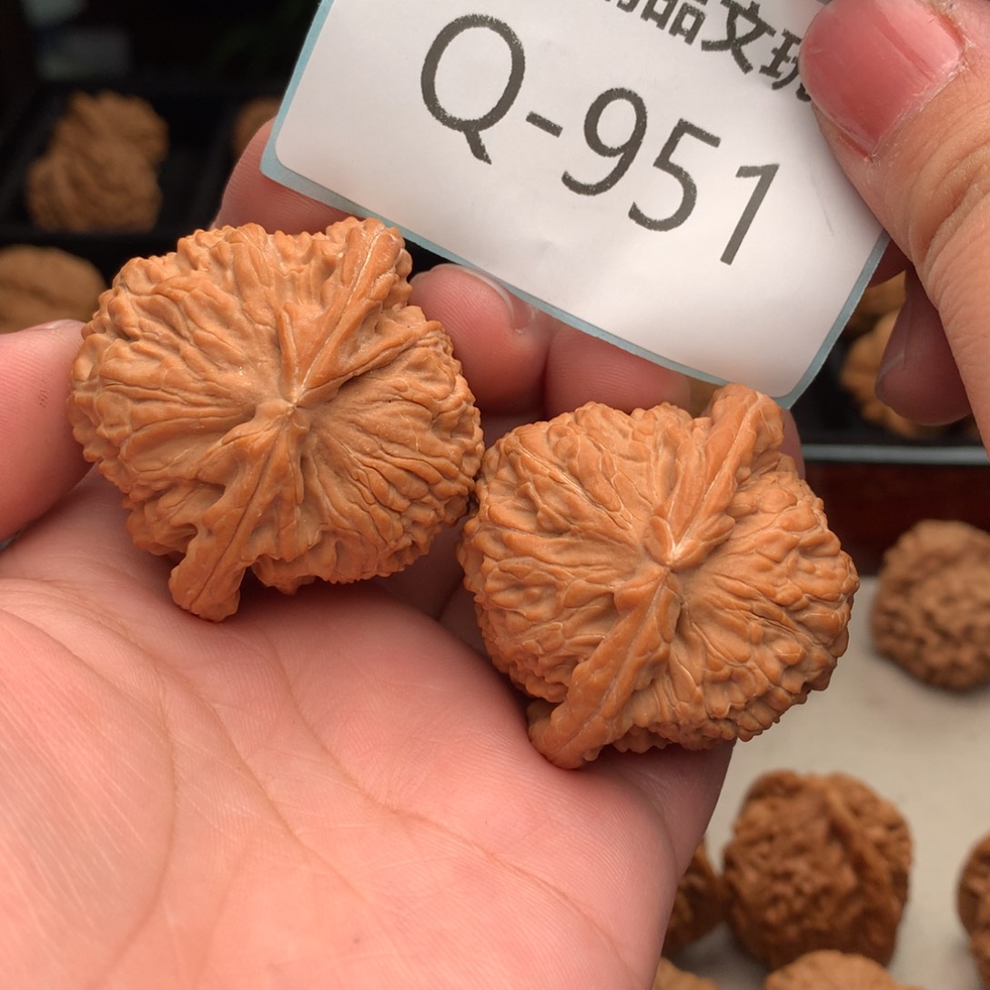 文玩核桃把件44球白……….