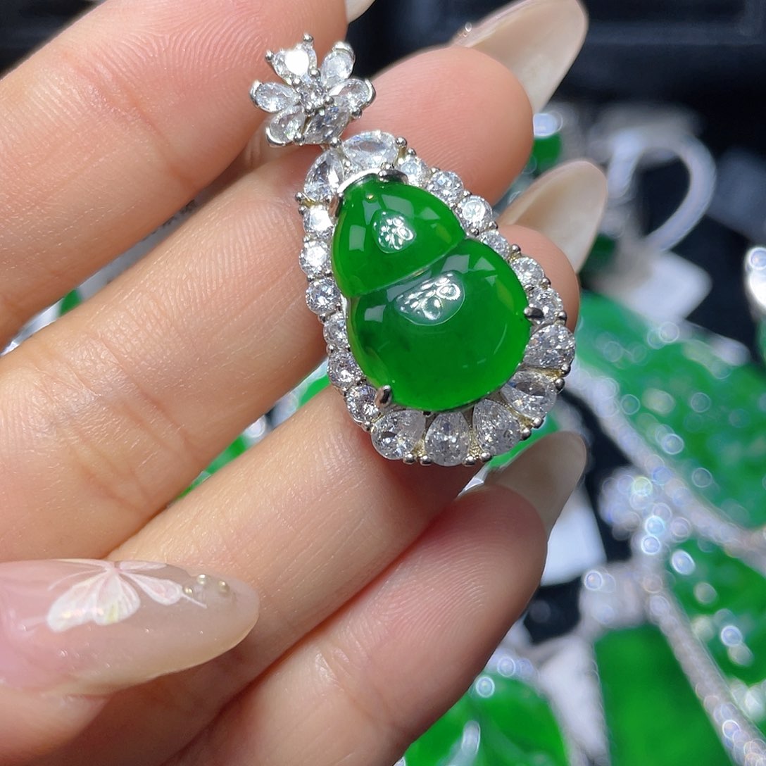 翡翠颈饰银S925镶嵌翡翠