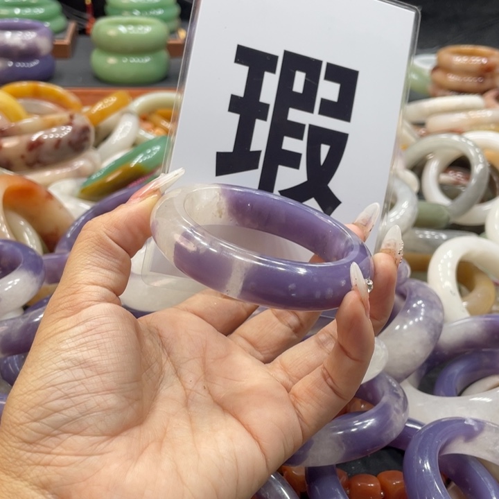 温***馨石英质玉未镶嵌珠宝奇石