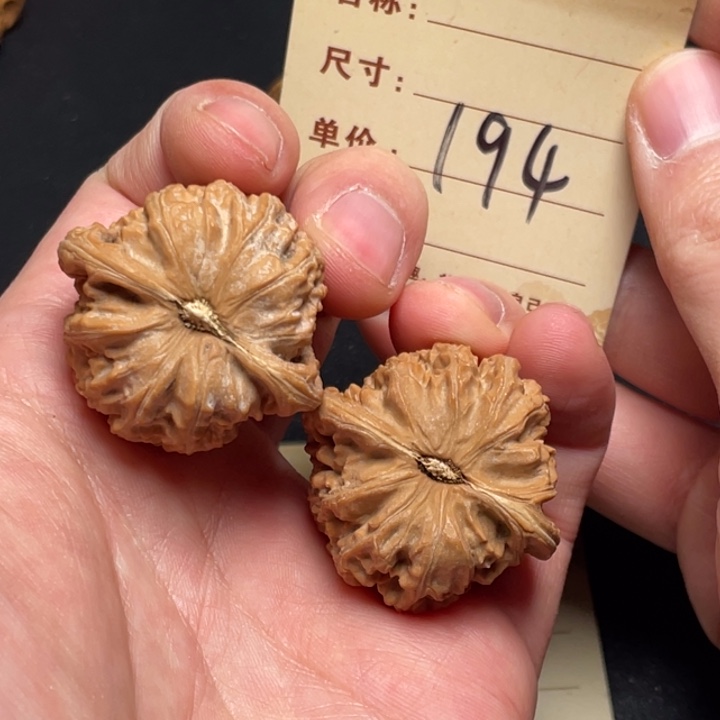 文玩核桃把件三角白36尺全品白茬194