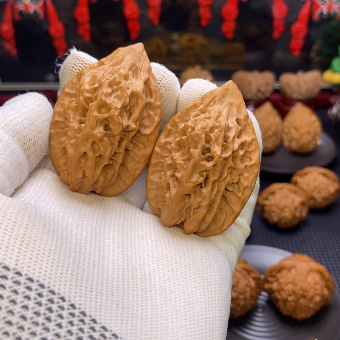 文玩核桃吊坠驴圣鸡心