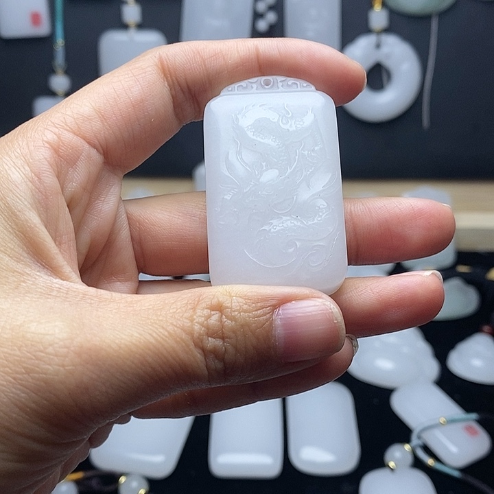 石英质玉颈饰未镶嵌